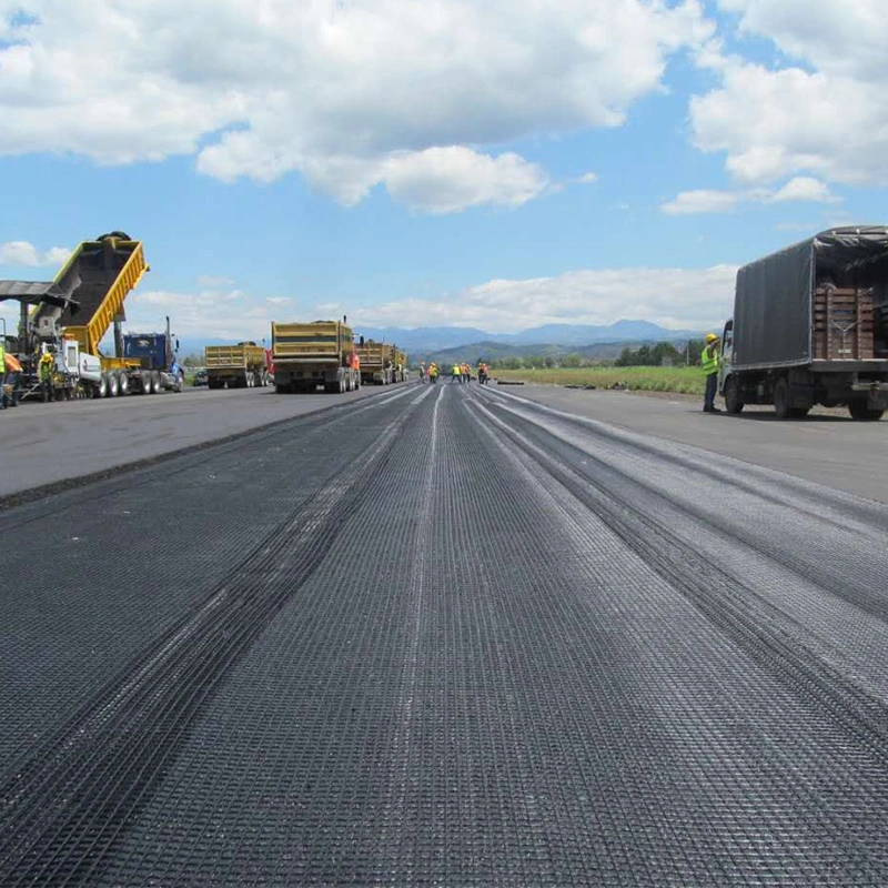 La pente de sol d'OIN d'usine mure la grille noire de gravier de Geogrid 50-50kn de polyester de haute résistance de renfort