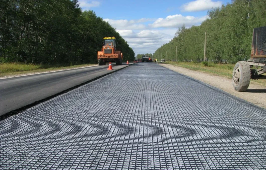 Géogrid composite en fibre de verre biaxial avec géotextile non tissé pour le renforcement du sol/matériau de construction routière 0