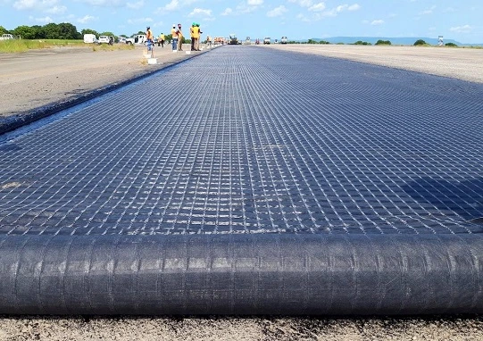 Géogrid composite en fibre de verre biaxial avec géotextile non tissé pour le renforcement du sol/matériau de construction routière 10