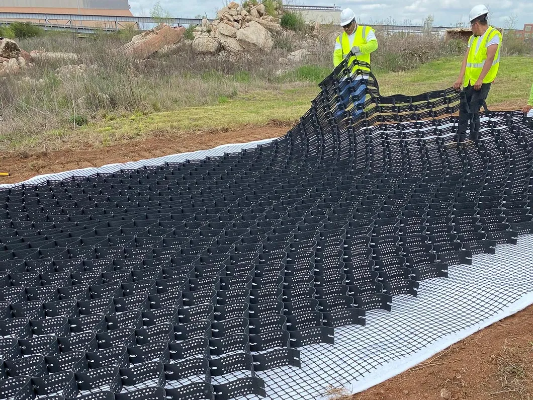 High Honeycomb Black HDPE Geocell Reinforcement Driveway Pour la route Gravier stabilisateur de grille Réservoir de rempart 8