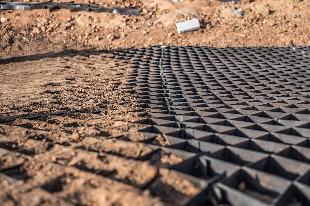 High Honeycomb Black HDPE Geocell Reinforcement Driveway Pour la route Gravier stabilisateur de grille Réservoir de rempart 11