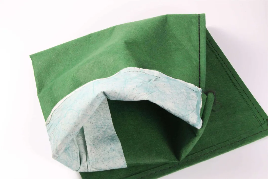 Geobag non tissé Polyester / PP Geobag pour la protection des pentes et le barrage d'herbe pour protéger l'environnement écologique 1