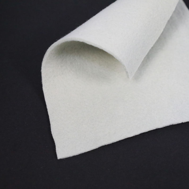 PE à haute résistance de la force pp tissu non tissé de géotextile de 4 onces 100 GM/M pour la construction