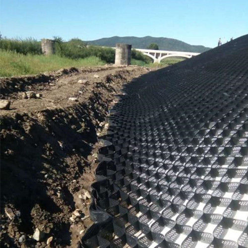Géocelle en plastique HDPE lisse texturé de 1,1 mm à 1,8 mm d'épaisseur pour les autoroutes