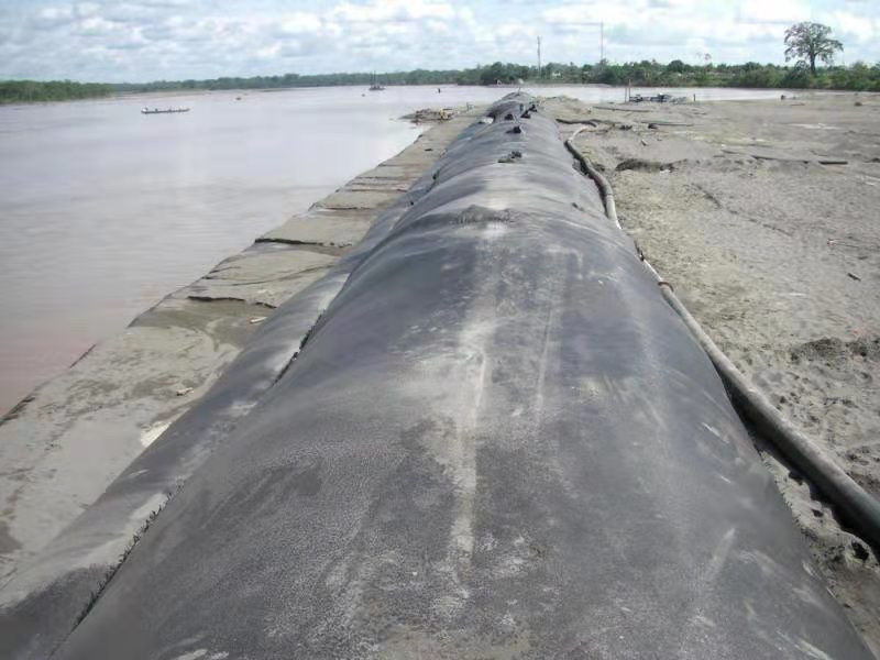 Sacs géotextiles tissés en PP à haute résistance / géotube pour le traitement des eaux usées ou les projets de dragage en mer