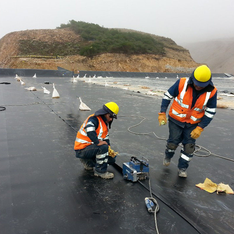 100% de matériau vierge ASTM Standard GM13 HDPE Geomembrane Liner 0,3 mm 0,5 mm 1,0 mm 1,5 mm 2,0 mm Pour décharge / étang de crevettes