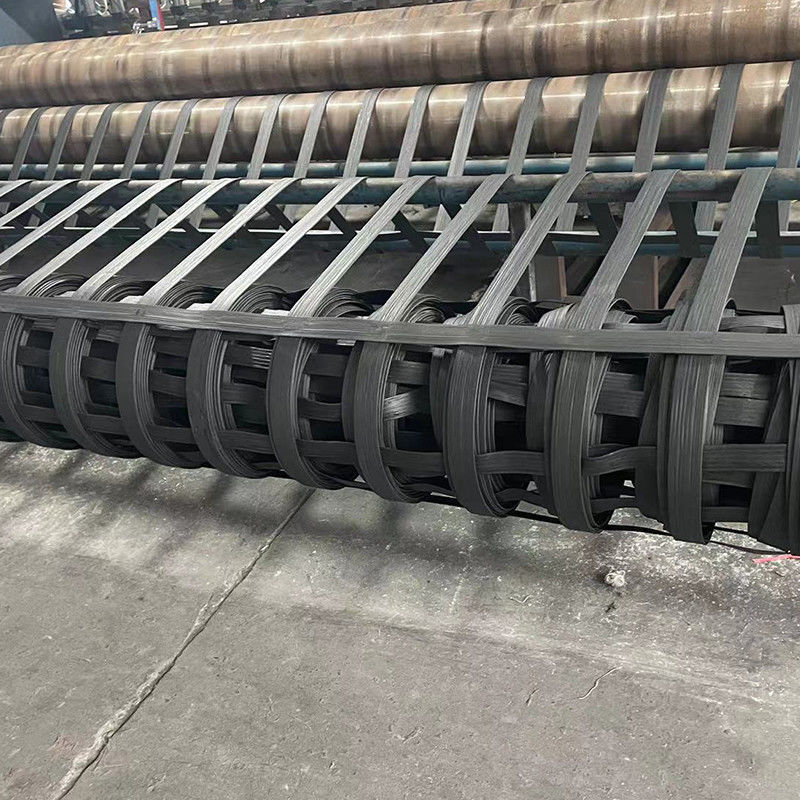 Géogrides en plastique renforcées de fibres de haute résistance Polyester Bixial Géogrides en fibres de plastique Géogrides pour la construction routière