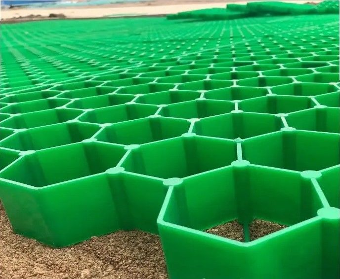 Réseau d'herbe poreuse en plastique HDPE Pavements Réseau de pavés pour le sol du parking