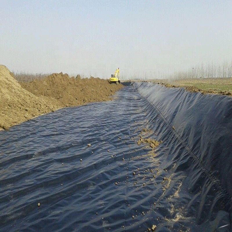 Géomembranes en polyéthylène de haute densité (PEPH) Noir revêtements résistants aux UV revêtement de bassin en polyéthylène pour les décharges Contention 1,5 mm Épaisseur Géomembranes 500N Résistance à la traction