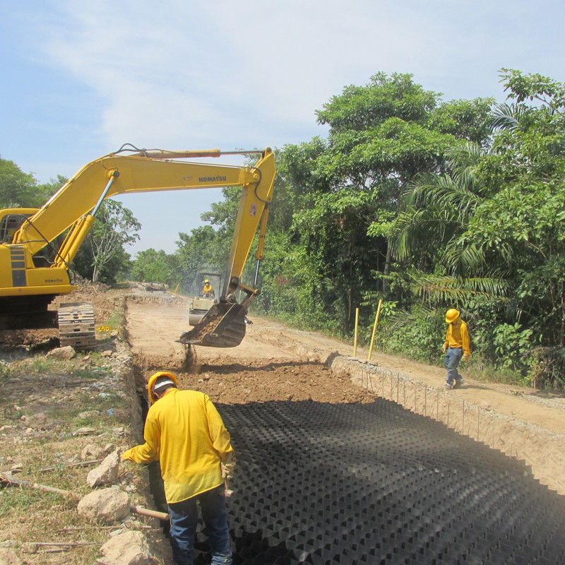 Géocelle en plastique à grille pavée Noir géocelle HDPE pour le renforcement des sous-sols doux Géocelle stabilisateur de gravier dans la construction de routes