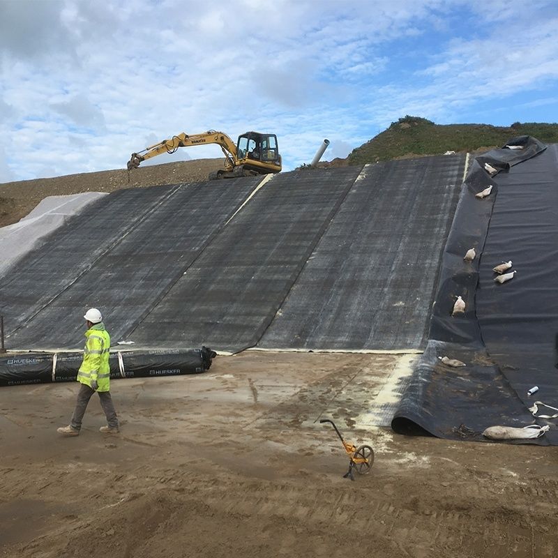 Liner d'étang géomembrané noir HDPE durable 0,5 mm2 mm pour les réservoirs circulaires de poissons, les réservoirs d'eau d'aquaculture et les applications d'étanchéité des barrages