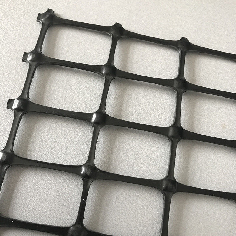 Maille plastique biaxiale à haute résistance à la traction 30kN/m Noir PP/ PET Géogrille pour le renforcement des sols et la stabilisation des fondations routières