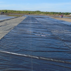 Liner d'étang à géomembrane agricole 1 mm imperméable à l'eau HDPE décharge Liner d'étang à géomembrane 0,75 mm 1,5 mm Liner d'étang