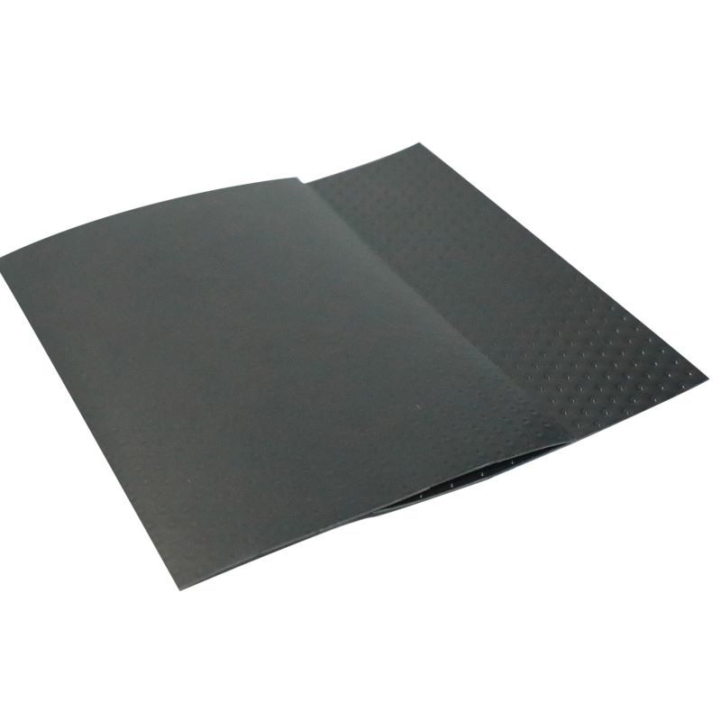 Géomembrane de revêtement d'étang en HDPE noir haute densité résistant à la chaleur pour toiture, revêtement d'étang à poissons, décharge minière