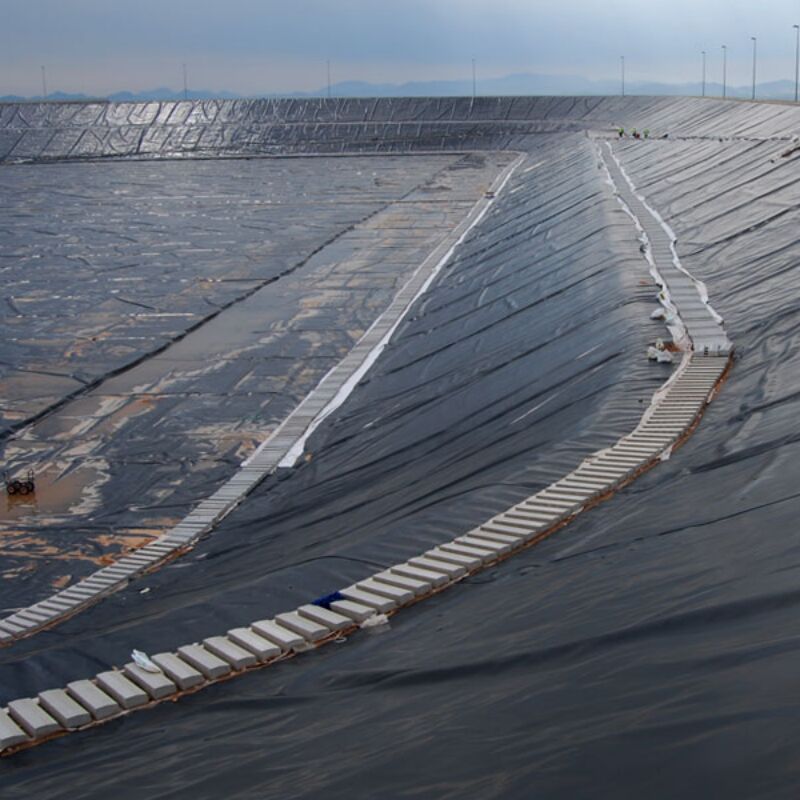 Géomembrane industrielle en PEHD de 0,75 mm pour l'étanchéité des bassins d'élevage piscicole, des barrages et des décharges