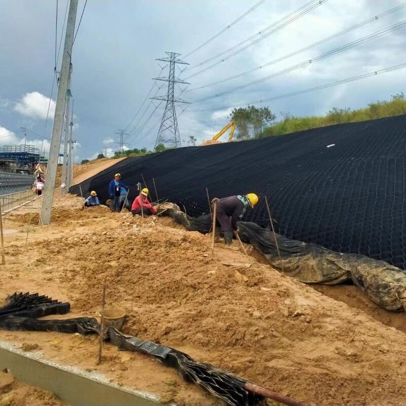 HDPE géocelle plastique de chemin d'accès Gravier HDPE géocelle contrôle du sol dans la route pour le renforcement de la route Protection de la pente contrôle de l'érosion Gravier autoroute