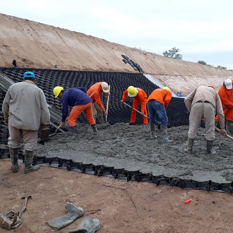 HDPE géocelle plastique de chemin d'accès Gravier HDPE géocelle contrôle du sol dans la route pour le renforcement de la route Protection de la pente contrôle de l'érosion Gravier autoroute