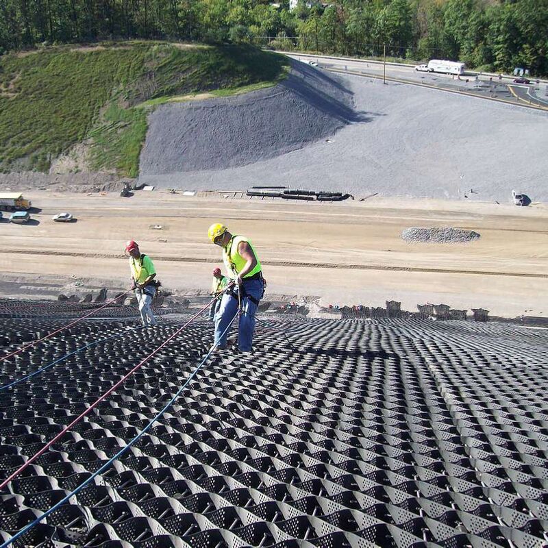 HDPE géocelle plastique de chemin d'accès Gravier HDPE géocelle contrôle du sol dans la route pour le renforcement de la route Protection de la pente contrôle de l'érosion Gravier autoroute